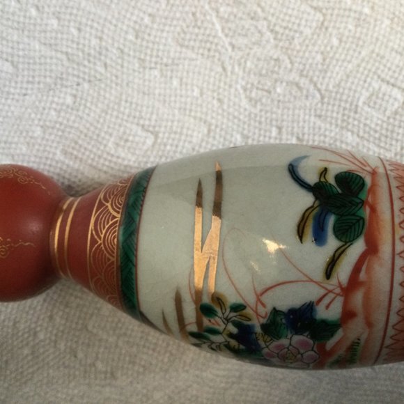 Vintage Pair of Japanese porcelain hand painted Sake bottles small floral signed - Picture 10 of 13